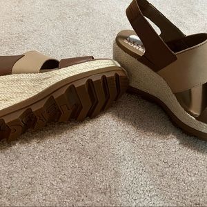 Brand new super cute Sorel wedges